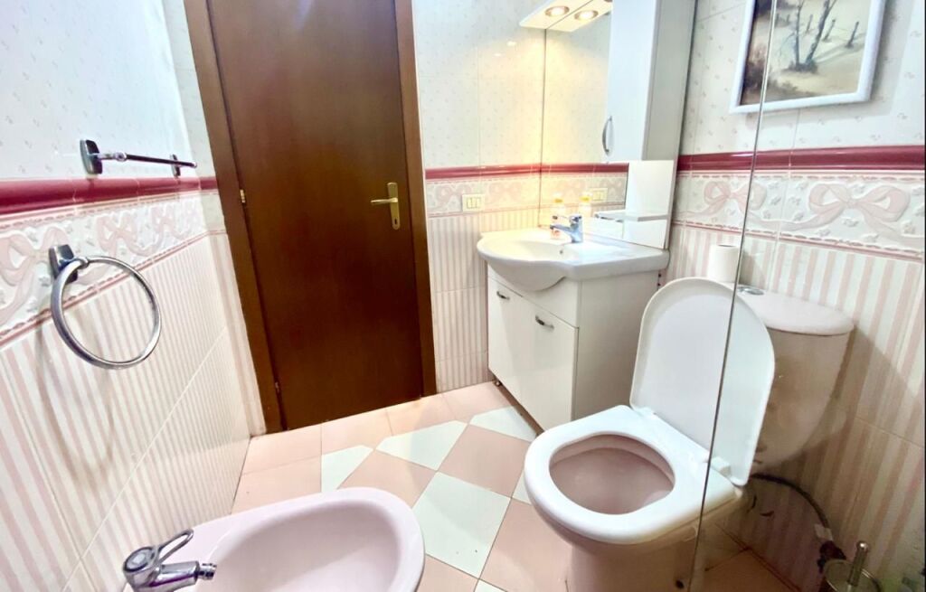 Appartamento 1+1 in affitto nell’ex Blloku, vicino al Dok Hospital.