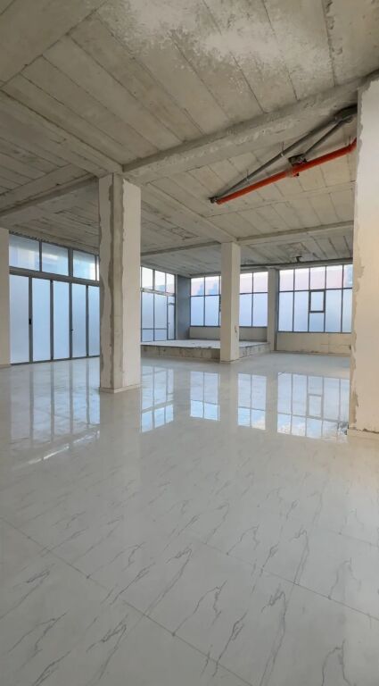 🏢Shitet ambient komercial prane Lake View Residence te Liqeni🔔