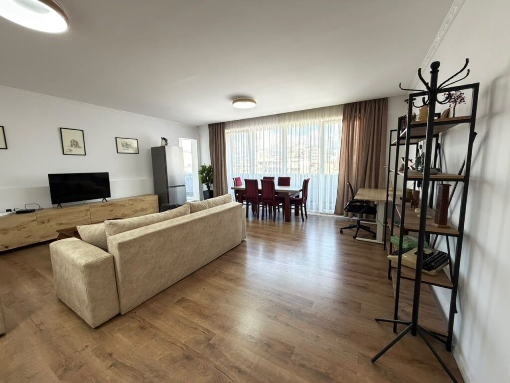 Apartament 1+1 per qira, modern dhe i mobiluar në qendër të Tiranës.