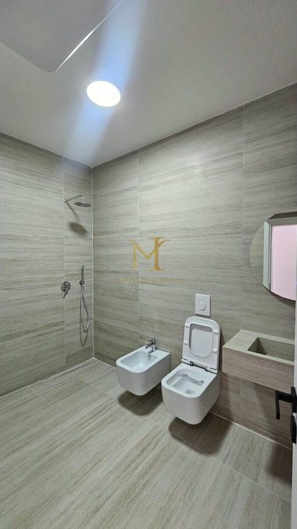 SHITET APARTAMENT 3+1+3 ME PAMJE DETI- NË ILIRIA, PLAZH!