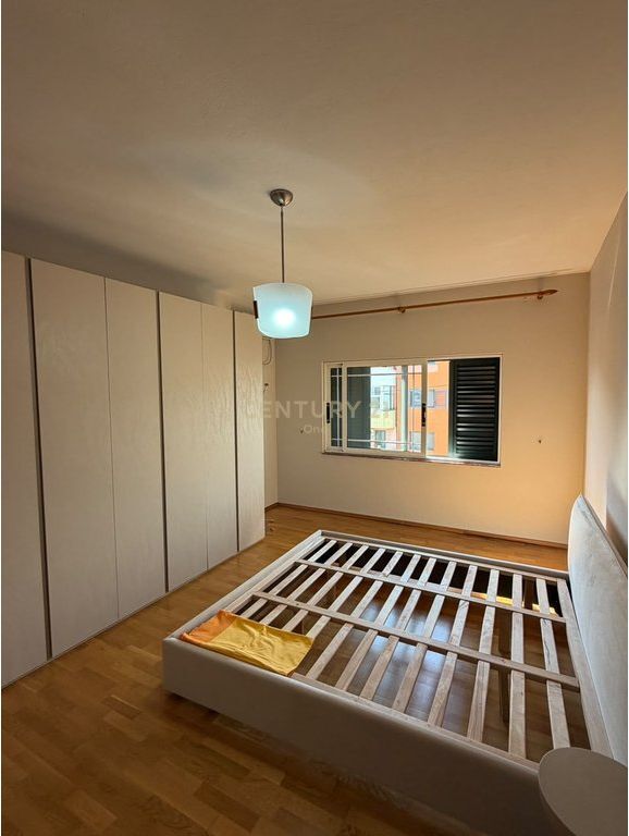 Appartamento 2+1 in Affitto nella Comune di Parigi, Tirana - 850€ | 90 m²