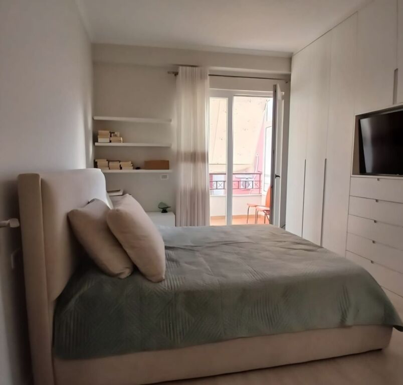 Kodra e Diellit/Eleonora, a 2+1 apartment is available for rent.