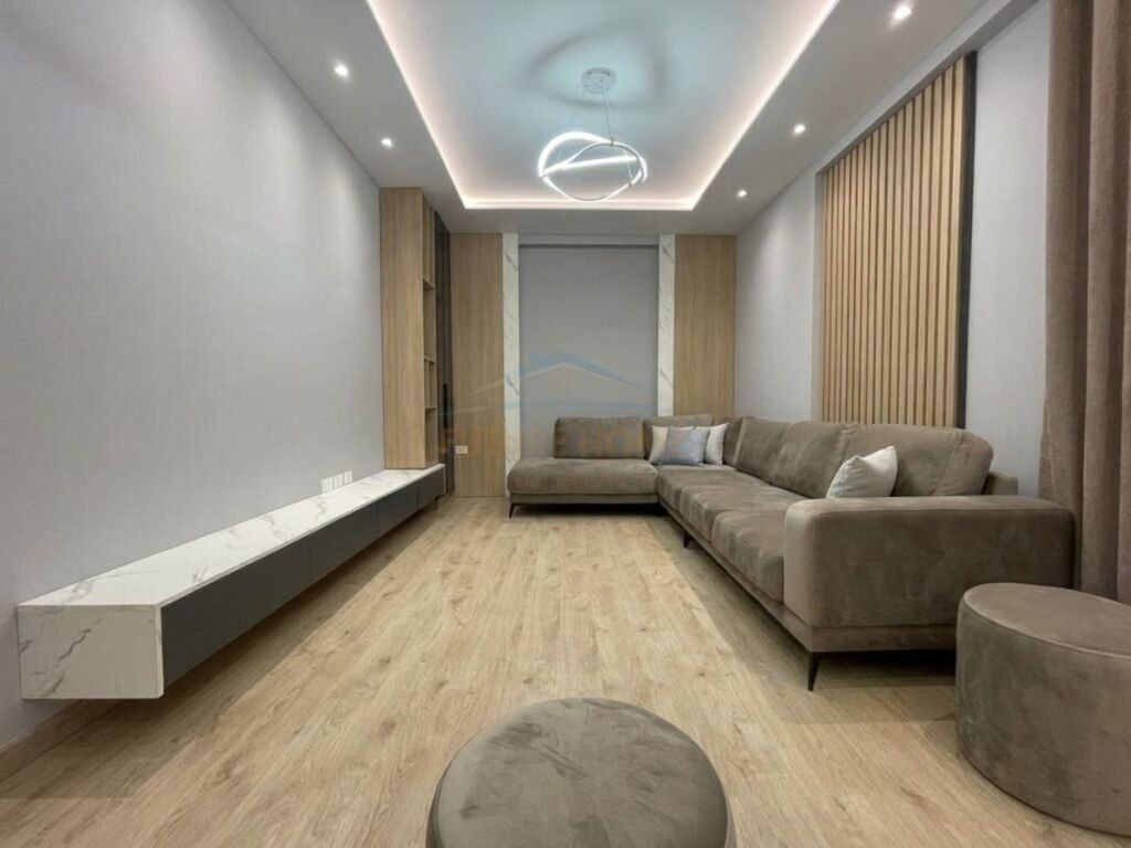 Rent, 2+1+2 apartment + 2 parking spaces, Center
