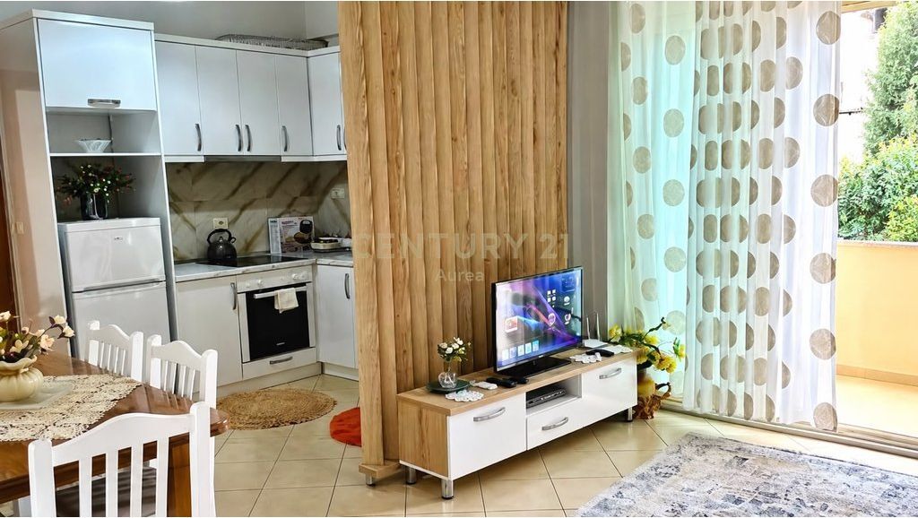 Jepet me qira apartament 2+1 pranë Gjykatës, Vlorë
