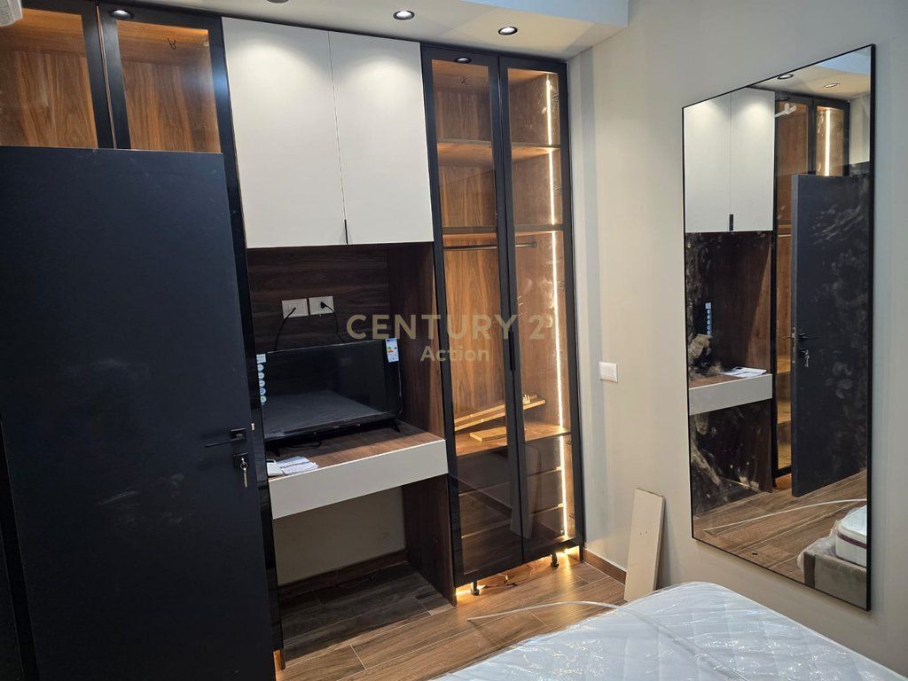 Vilë 3+3 Në Shitje në 21 Dhjetori, Rruga Muhamet Gjollesha, Tiranë - 1,570,000€ | 208 m² 1,570,000 €
