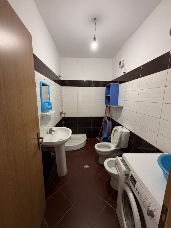 Jepet Apartament 3+1 + verande ne Plazh