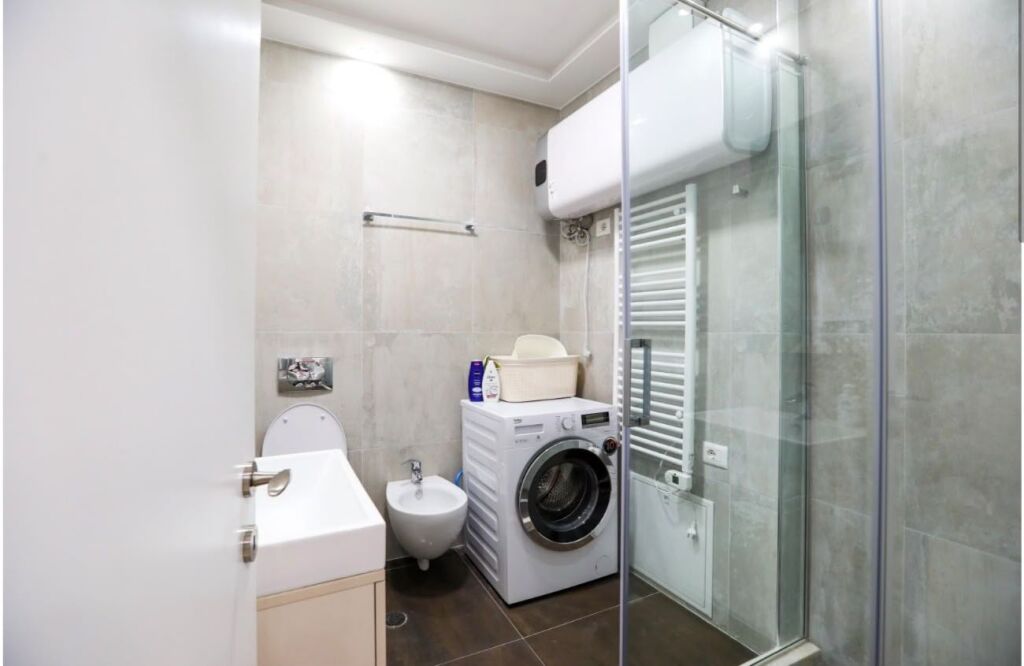 🏡 Jepet me qira apartament 2+1 – Rruga e Dibrës, pranë Selvisë