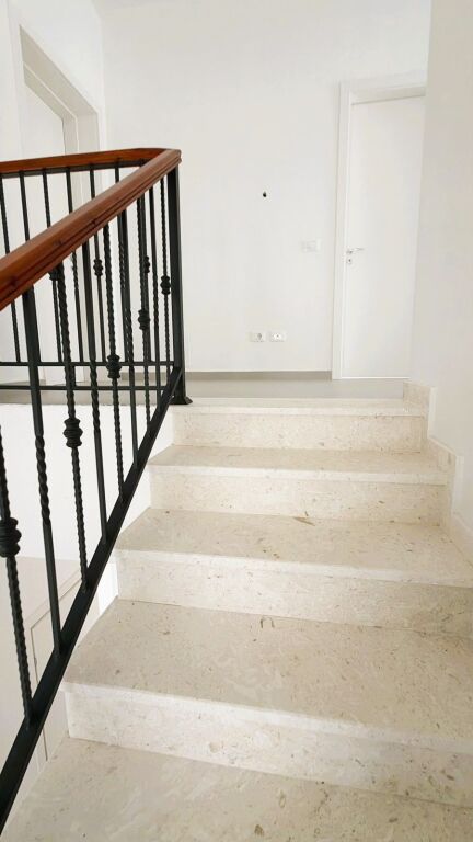 🏡✨VILLA DI LUSSO SU 3 PIANI IN VENDITA – COLLINA VERDE, VICINO A TEG🔥