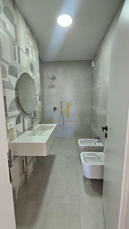 SHITET APARTAMENT 3+1+3 ME PAMJE DETI- NË ILIRIA, PLAZH!