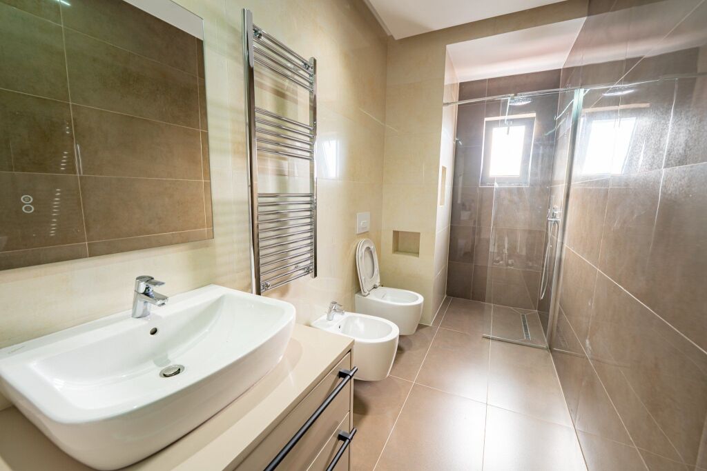 Apartament Me Qera 2+1 Tek Shkolla e Kuqe (ID B2202158) Tirane
