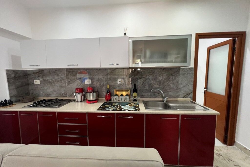 🏡 VILË ME QIRA VJETORE – PËRBALLË MARINA BAY, VLORË!