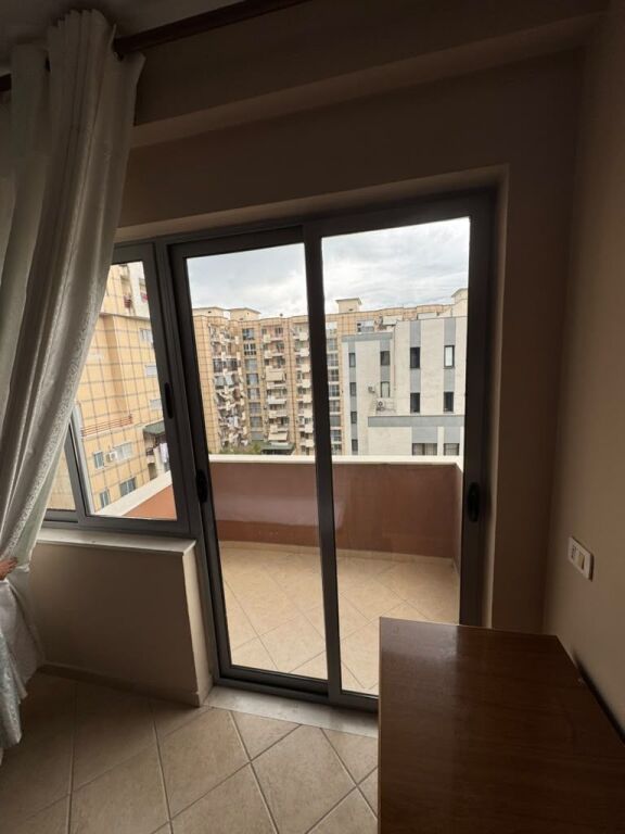 Jepet me qera Apartamenti 2+1 , Astir prane Bar Artistit 580 mije leke te vjetra