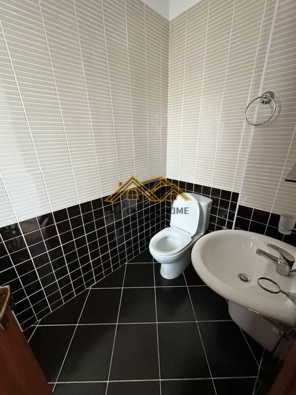 Shitet Apartament 2+1+2T tek Shkembi i Kavajes me pamje deti vija e dyte