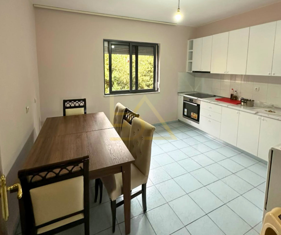 SHITET VILË 3-KATËSHE – FRESK, TIRANË