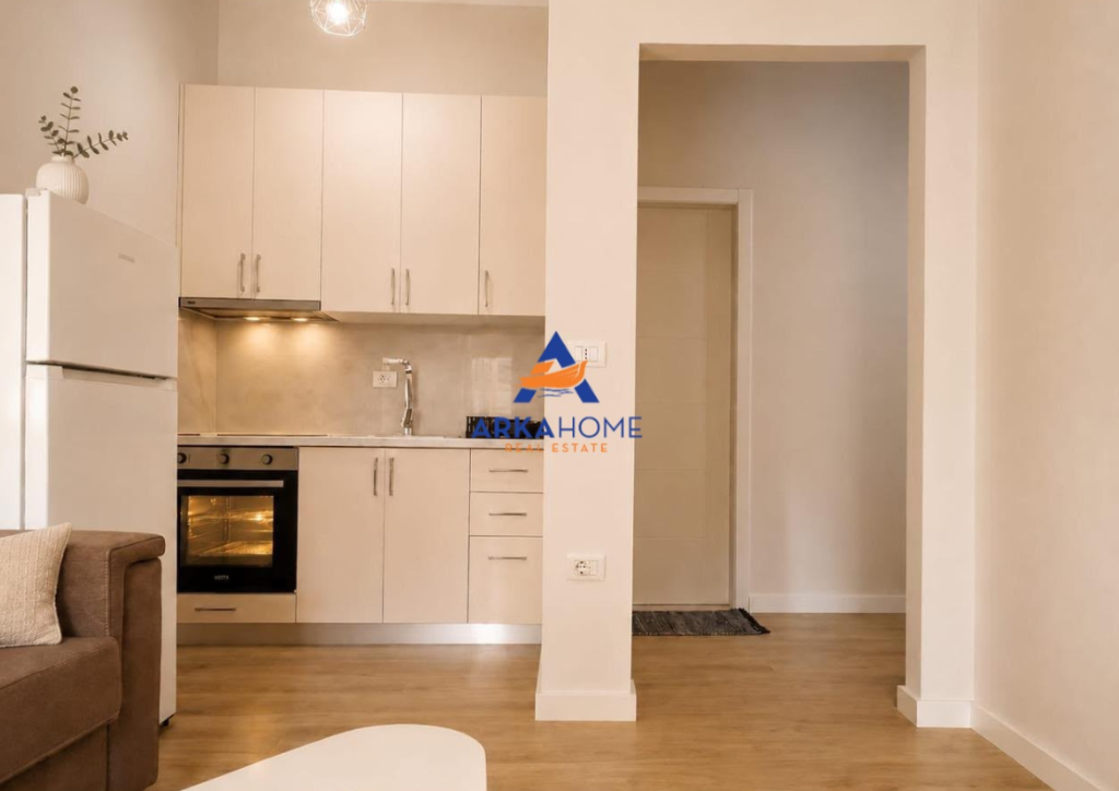 JEPET APARTAMENT ME QERA 1+1+BALLKON "ZOGU I ZI" 60.000 LEKE