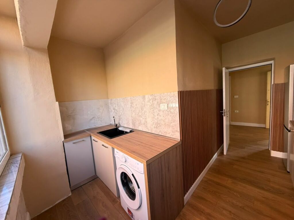 📣 JEPET ME QIRA APARTAMENT 3+1 PËR ZYRA 📍 Vendndodhja: 21 Dhjetori, pas Mondial