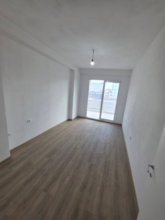 Super appartamento 1+1 in affitto con balcone in via Dibra F ID 5829