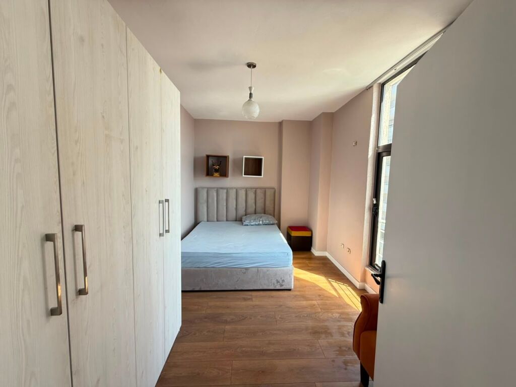 Shitet apartament 1+1 ne Shkembin e Kavajes