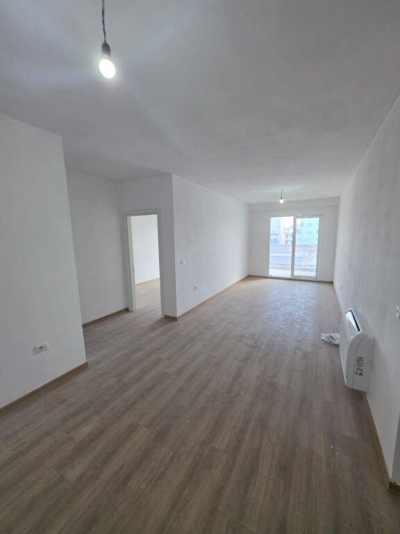 Super appartamento 1+1 in affitto con balcone in via Dibra F ID 5829