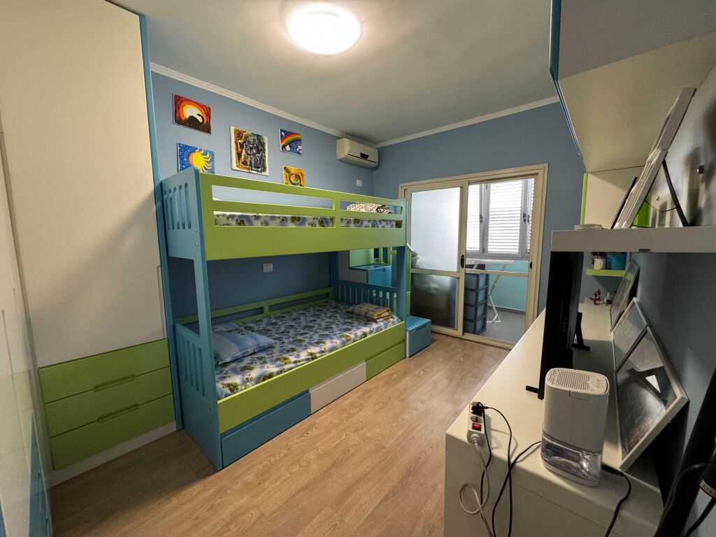 Shitet Apartament 2+1+2