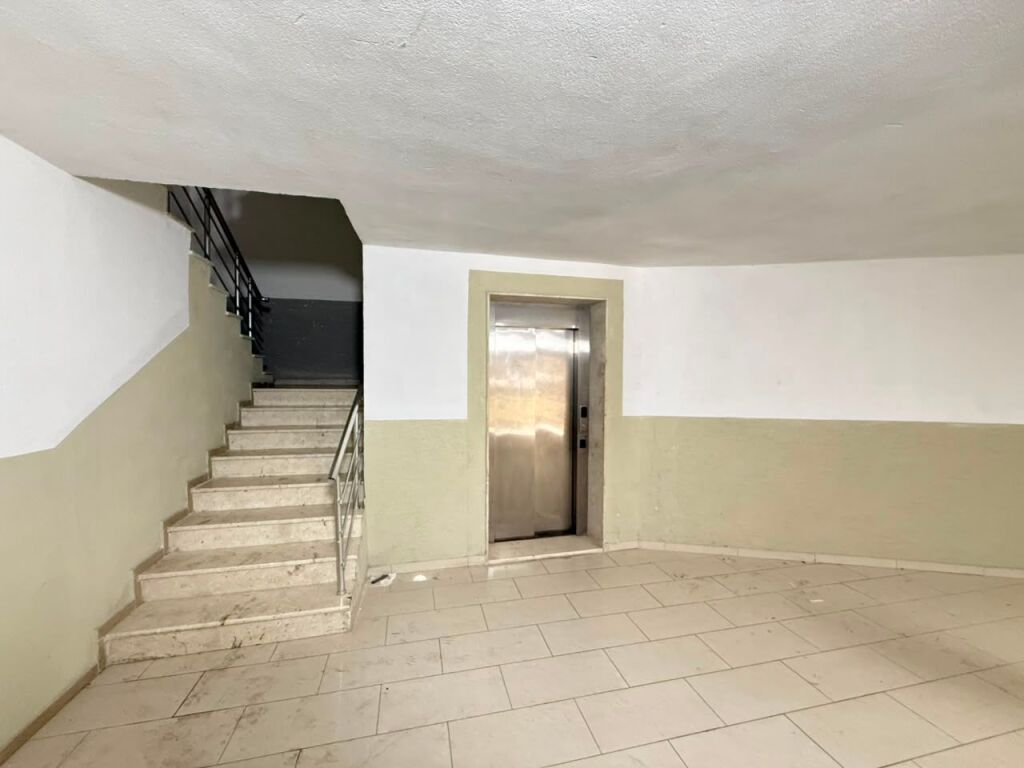 Shitet apartament 1+1 ne Shkembin e Kavajes