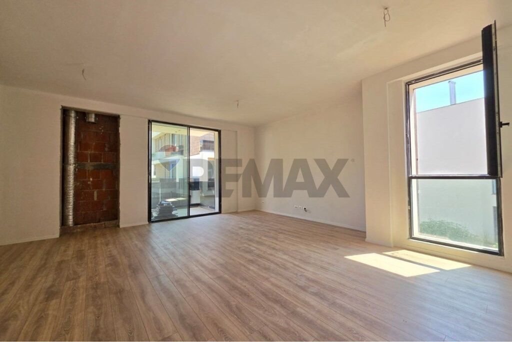 Apartament 2+1+2 per shitje parkime te Tulipan
