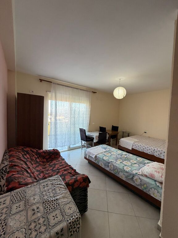 Jepet Apartament 3+1 + verande ne Plazh