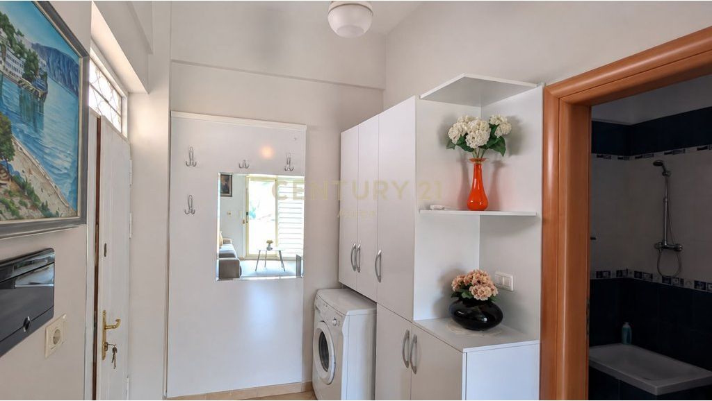Jepet me qira apartament 2+1 pranë Gjykatës, Vlorë