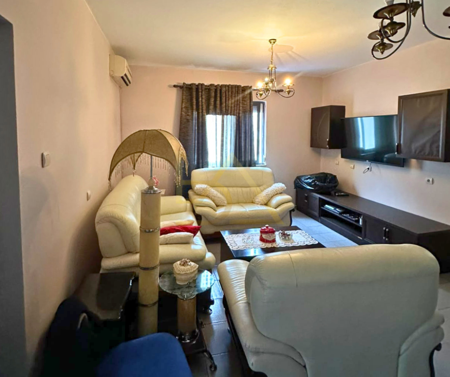 SHITET VILË 3-KATËSHE – FRESK, TIRANË