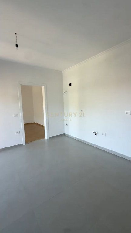 SHITET APARTAMENT 1+1 ME VERANDE NE INSTITUT astoria152223
