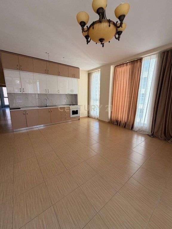 2+1+2 Apartment with Balcony for Rent at the New Boulevard, Tirana - 50,000 Lekë | 120 m²