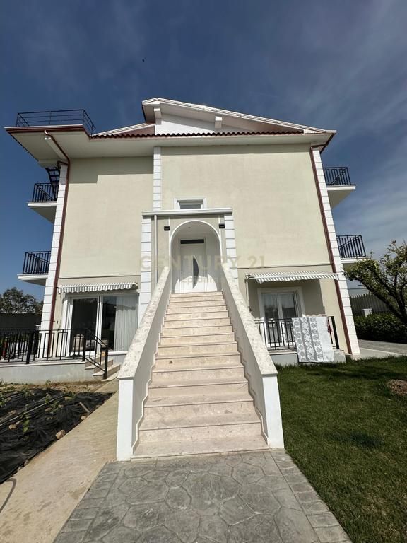 3-story villa for sale in Spitallë, Durrës