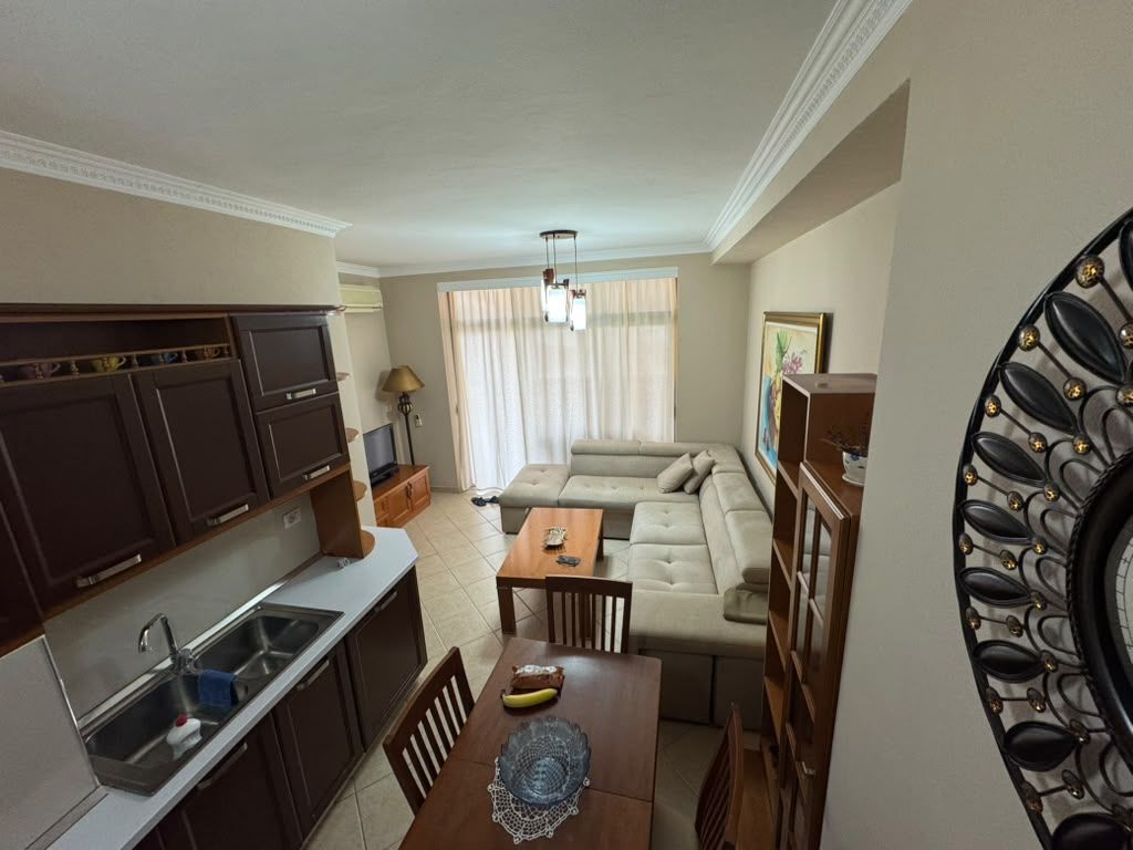 Jepet me qera Apartamenti 2+1 , Astir prane Bar Artistit 580 mije leke te vjetra