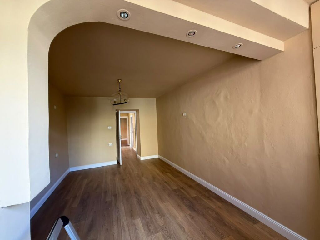 📣 JEPET ME QIRA APARTAMENT 3+1 PËR ZYRA 📍 Vendndodhja: 21 Dhjetori, pas Mondial