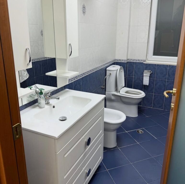 Apartament 2+1 per qera te Komuna e Parisit