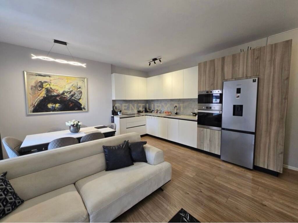 Apartament 1+1 + post parkimi ne Qender