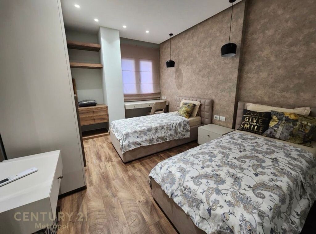 APARTAMENT 3+1+2 ME QIRA TEK RRUGA E BARRIKADAVE !