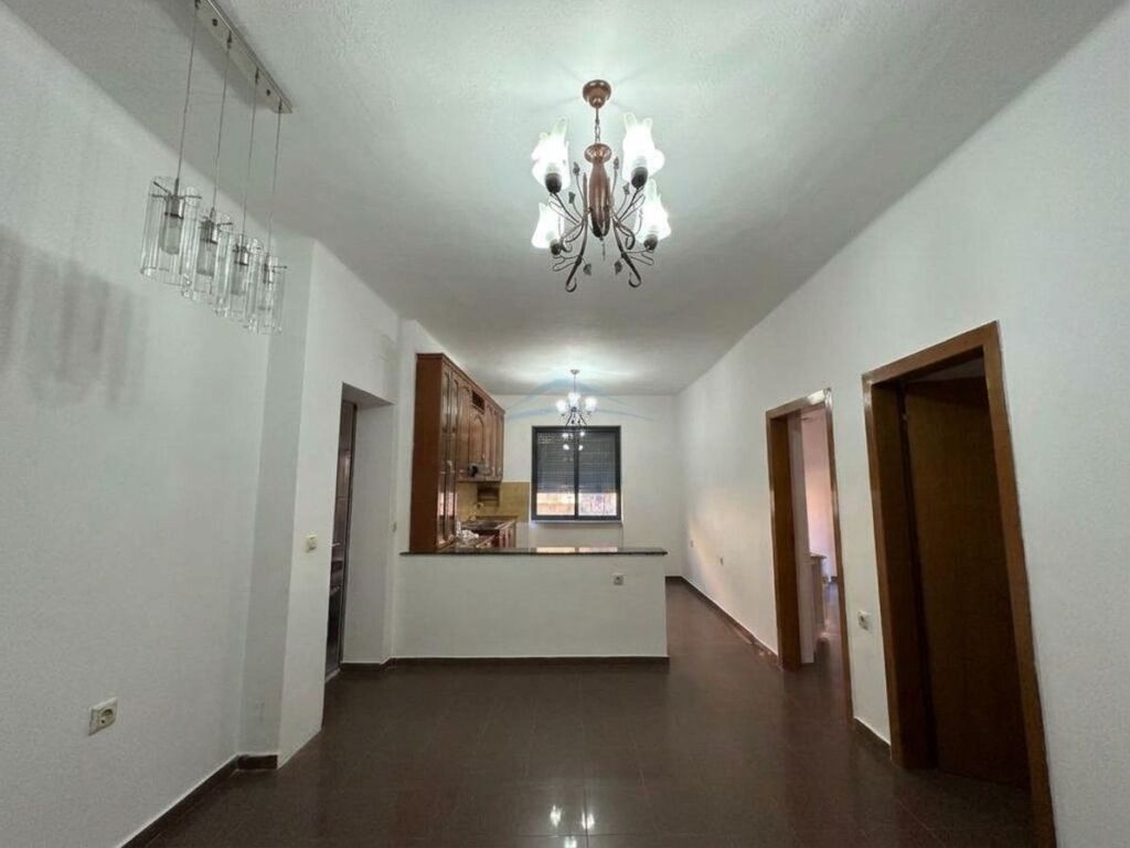 Qera, Ambient Biznesi, Rruga e Durresit, Tirane