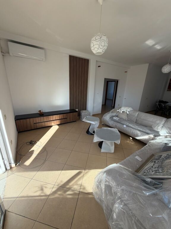 3+1+1 apartment for rent in Laprake 50,000 lekë