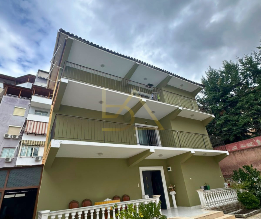 SHITET VILË 3-KATËSHE – FRESK, TIRANË