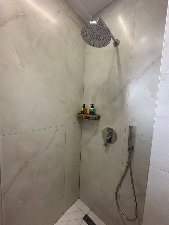 Apartament 1+1 me qera Rezidenca OxA Fresk (Rr. Dalip Topi) 45.000 Leke. Lirohet datë 24 Nëntor.