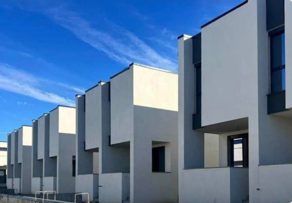 VILË 3-KATËSHE ME PISHINË PËR SHITJE TE TURQUOISE MARINA ID 5826