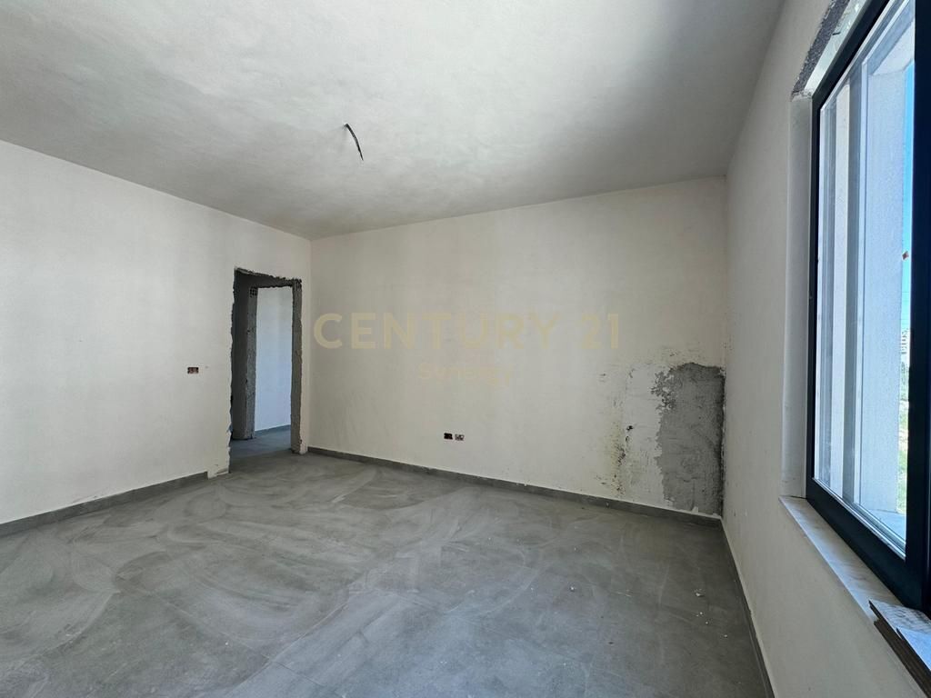 OCCASIONE 1000 EURO/M2-VENDESI APPARTAMENTO 2+1+2 A GOLEM