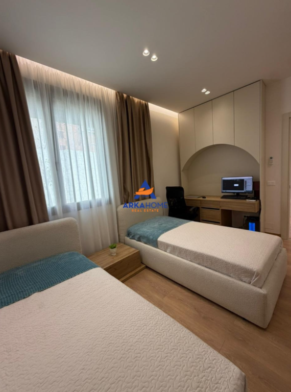 SHITET VILE 1 KATËSHE ME PISHINË 410M2 "UNAZA E PASKUQANIT, PASKUQAN" 480.000 EURO