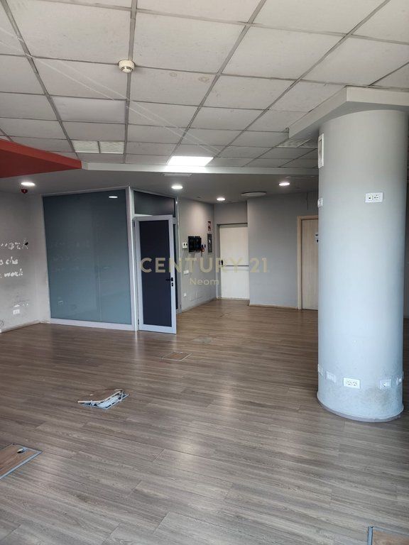 Ambient Komercial me Qira 230m2, Rruga e Kavajes