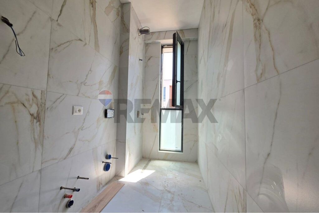 Apartament 2+1+2 per shitje parkime te Tulipan