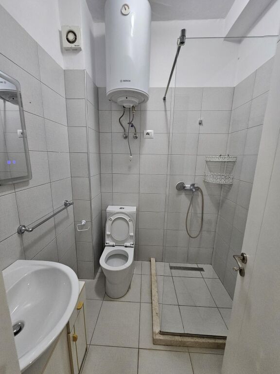 Tek Ish UET Nsharaku, Jepet Me Qira Apartament 2+1+2 I Mobiluar!