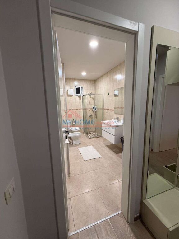 Apartament 2+1 ne shitje Komuna e Parisit ne Tirane