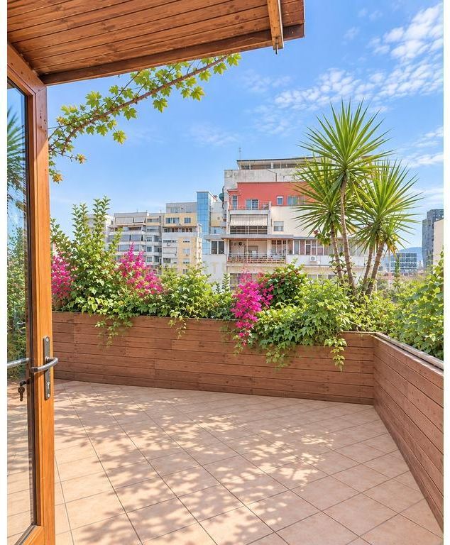 Myslym Shyri - Jepet Me Qera Penthouse 2+1+Verande Modern Tek Him Kolli