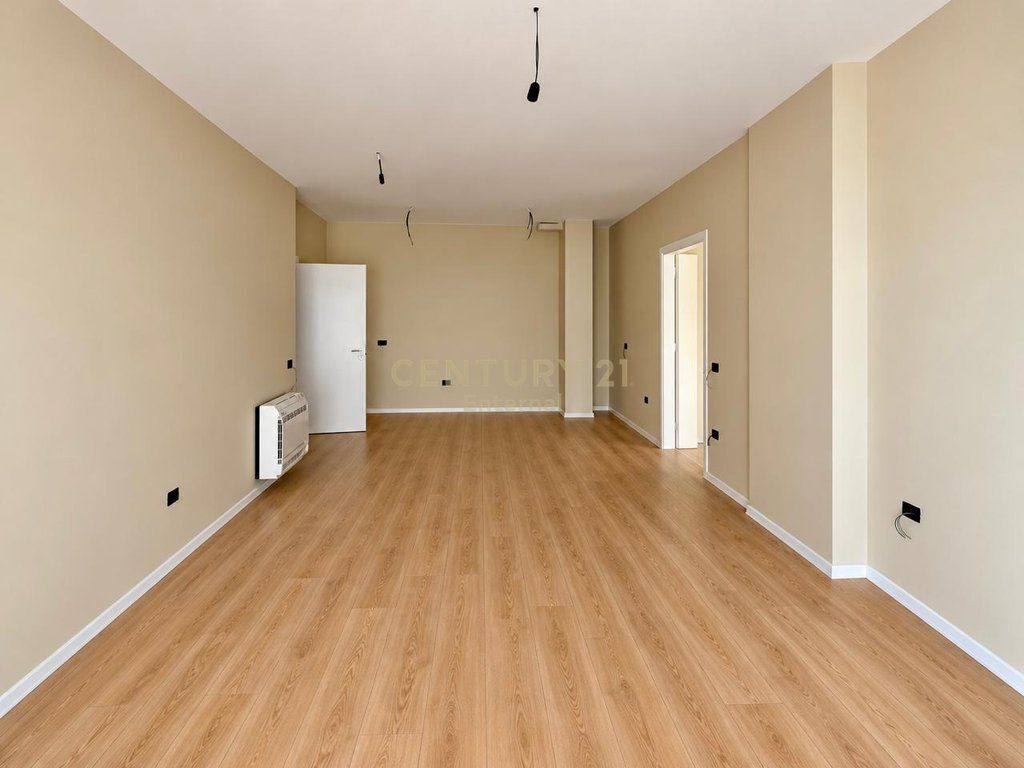 APARTAMENT 2+1+2 – I PËRSHTATSHËM PËR ZYRA | KOMUNA E PARISIT